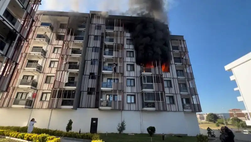 Çanakkale'de Yangın Alarmı: Geceyi Korkuyla Geçirenler