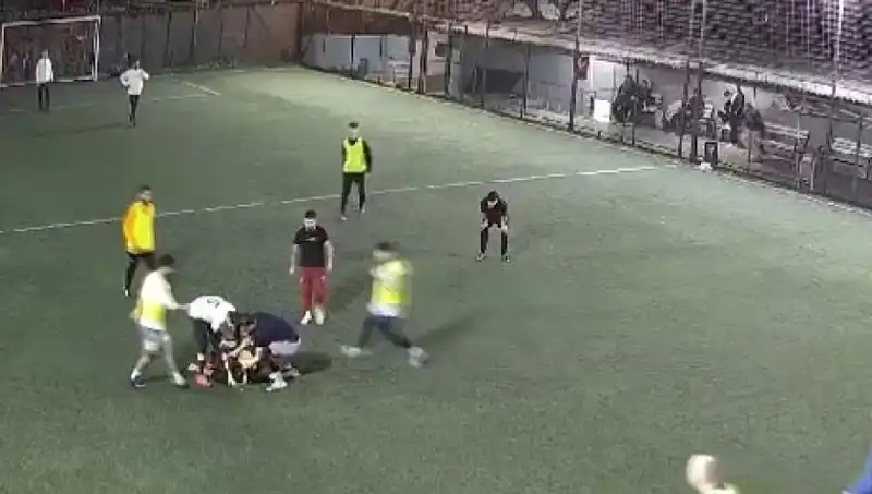 İki Halı Sahada Yaşanan Trajik Olaylar: Futbol Tutkusu Hayatları Alıyor