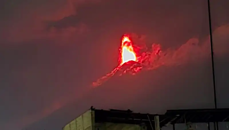 Fuego Yanardağı Patladı: 30 Bin Kişilik Tahliye Alarmı