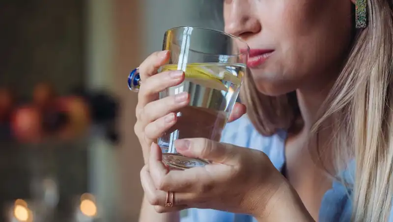 Her Sabah Aç Karnına 1 Litre Su İçmenin Sağlık Üzerindeki Şaşırtıcı Etkileri