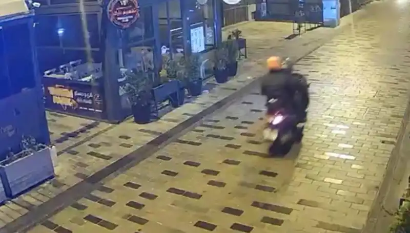 Gece Kulübünde Haraç Saldırısı: Torpil ve Silah Sesleri Geceyi Sarsıyor